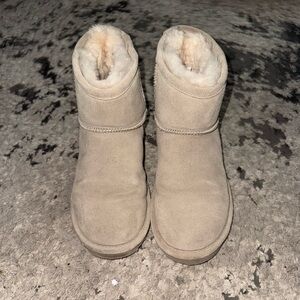 BearPaw Women's Cream Shearling Boots
